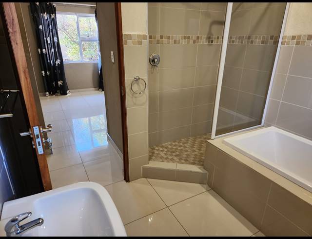 2 BEDROOM FLAT TO LET IN WENDYWOOD